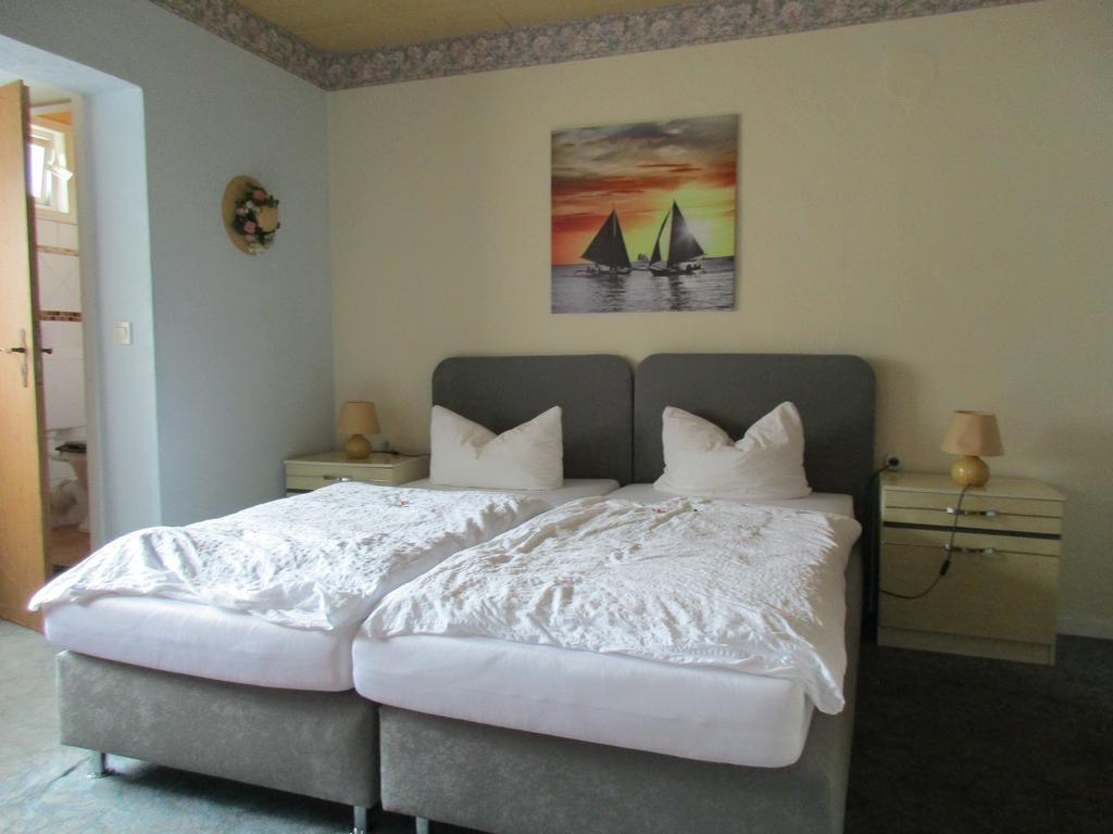 Weimer Hotel Weinähr Buitenkant foto