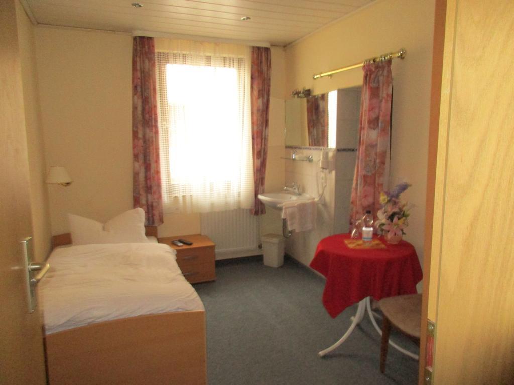 Weimer Hotel Weinähr Buitenkant foto